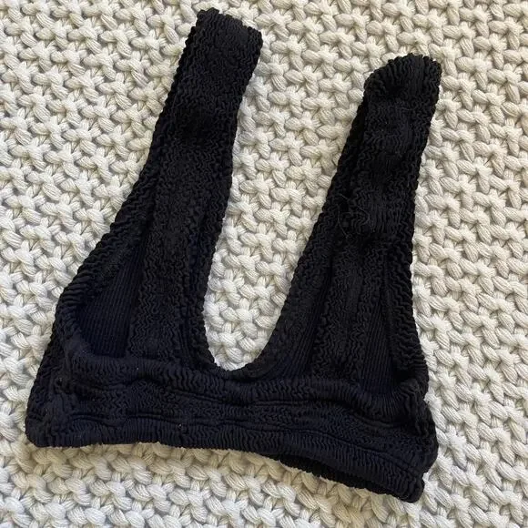 Skatie• ‘Sami’ SUPERSTRETCH Bikini Top in Black - Picture 5 of 16